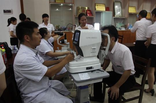 集团和五大联赛平台-（中国）科技公司
公司组织员工开展爱眼健康检查